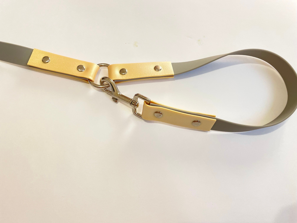 Перестёжка для собак , с ручкой перехват биотан 7 м , 25 мм. Серый и шимер блестящий золотой