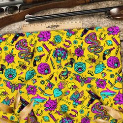 Ткань таффета розово-голубые предметы на жёлтом фоне