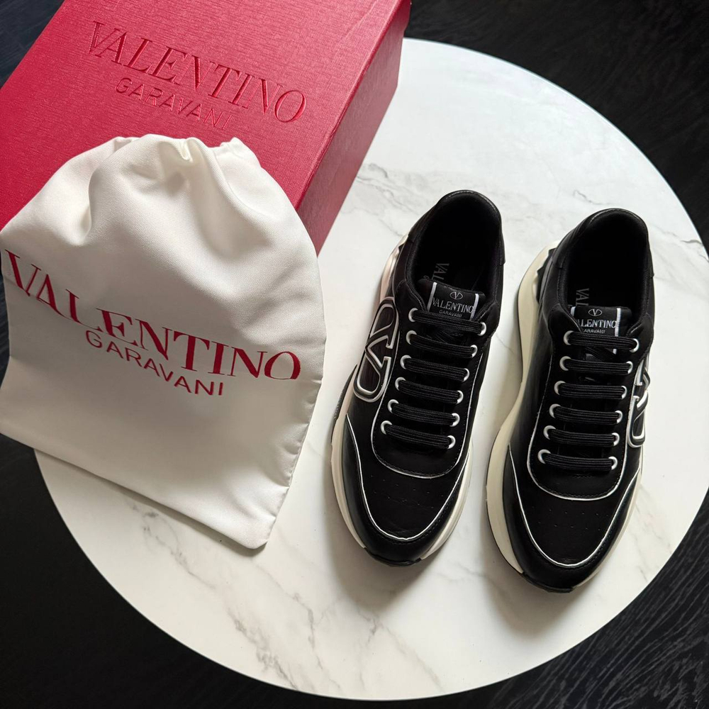 Кроссовки Valentino