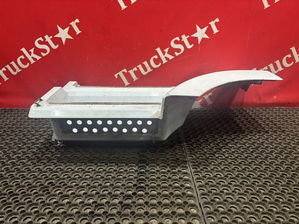 Корпус подножек левый