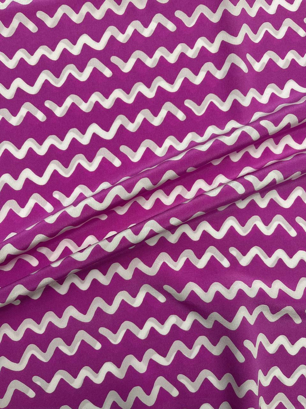 Шелк ROSSO 35 цикламеновый с белыми волнами