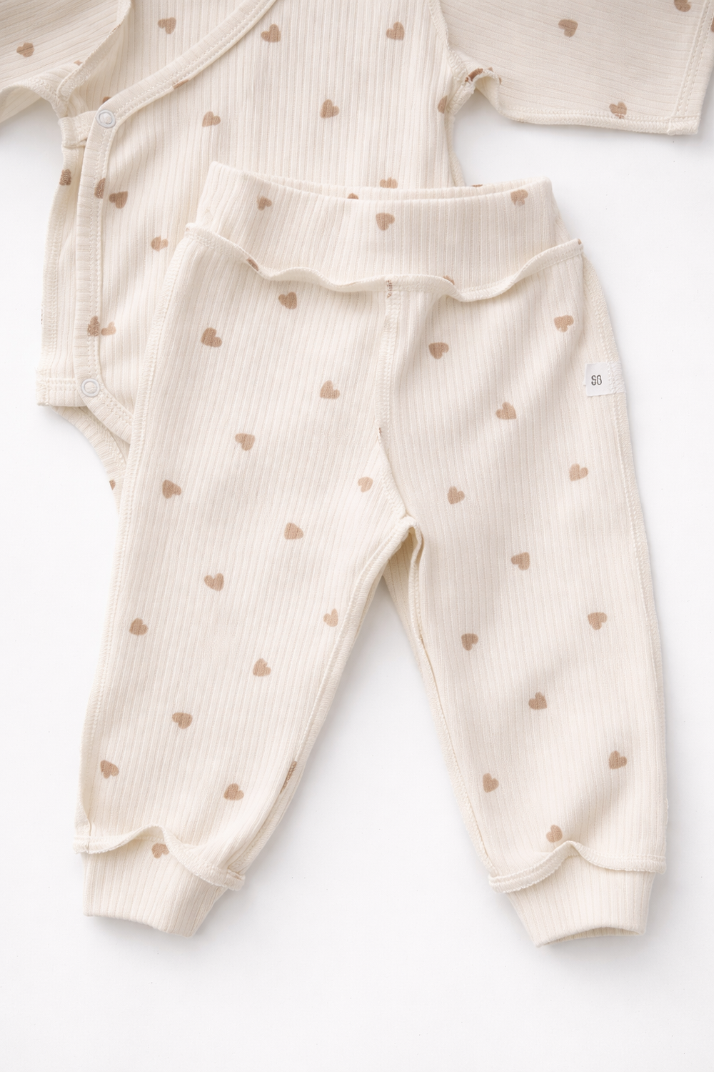 Боди дл.рукав и штанишки в рубчик, Сердечки