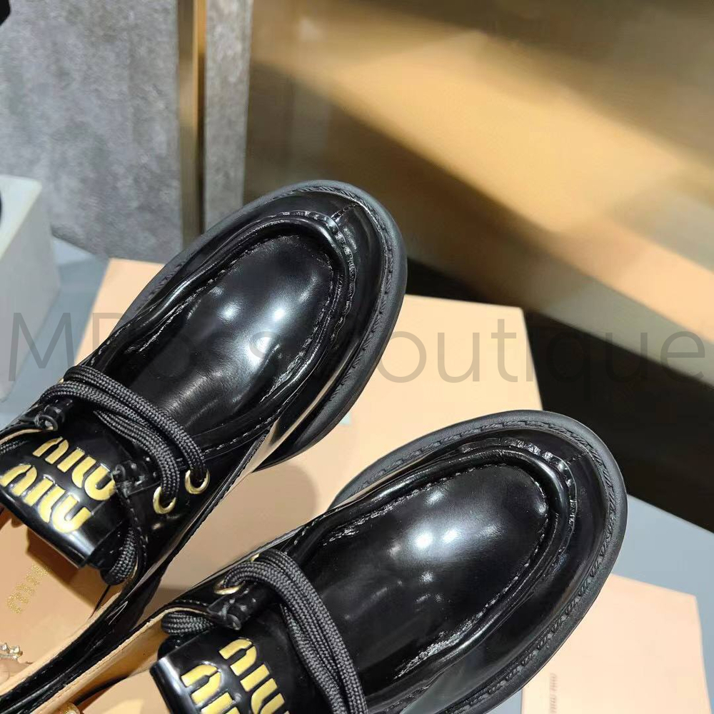 Женские лоферы Miu Miu из лакированной кожи в черном цвете