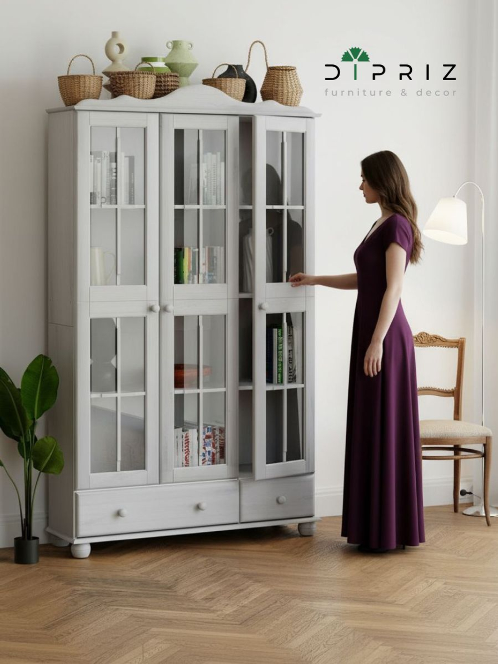 Шкаф витрина, 113х32х186, Бритта, трехдверный, белый, стеклянный, с полками, из массива сосны, Dipriz