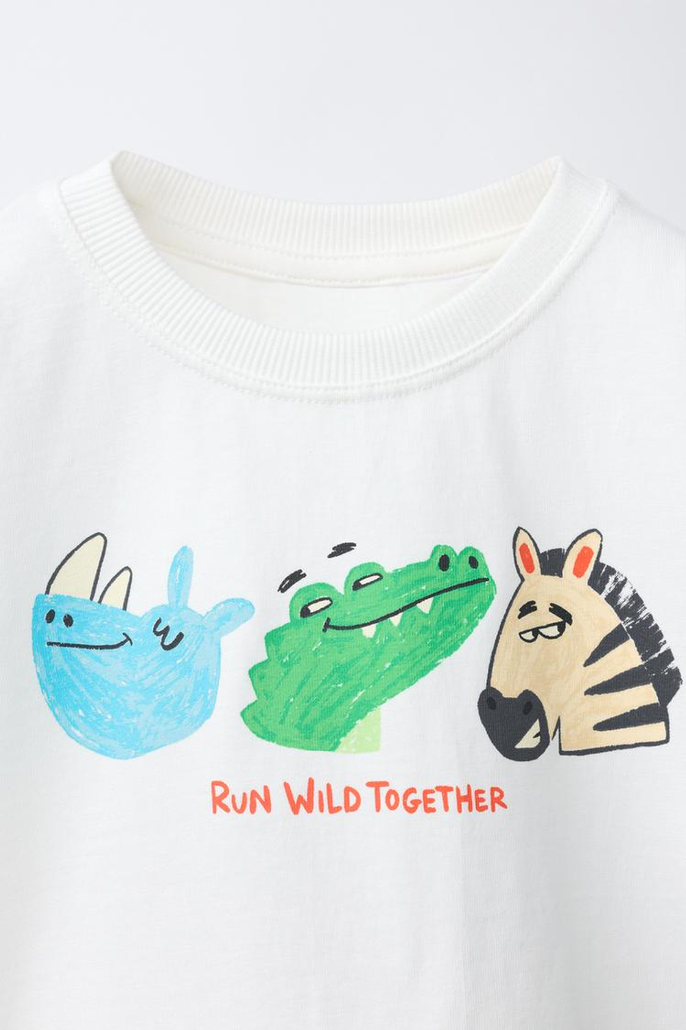 ZARA ФУТБОЛКА С АНИМАЛИСТИЧЕСКИМ ПРИНТОМ, ЖЕЛТОВАТО-БЕЛЫЙ