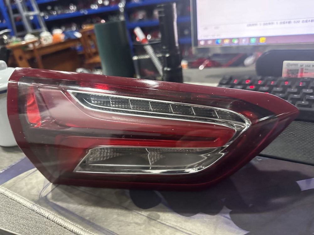 Задняя фара левый/правый Chevrolet Malibu XL оригинал