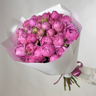 Букет из 7 пионовидных кустовых роз Мисти Бабблз