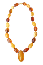 Бусы из крупного янтаря формы оливка, с кулоном