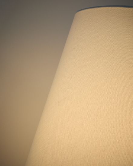 Металлический напольный светильник Navat с матовой серебристой отделкой