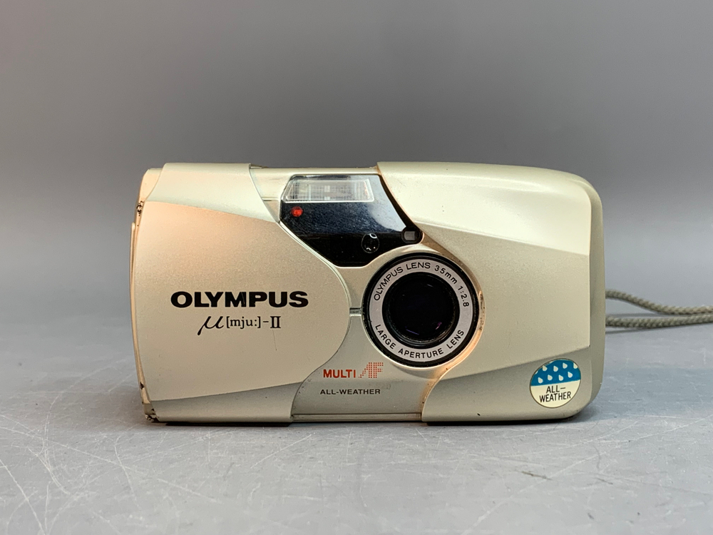 Olympus MJU II сразу выключается после включения