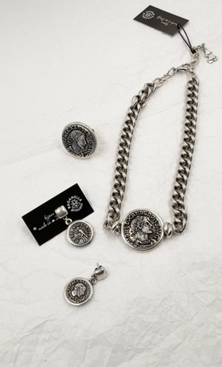 Колье плоская цепь с монетой с проф.римс.импер. Марка Авре́лия Севе́р Алекса́ндра, оттенок серебро