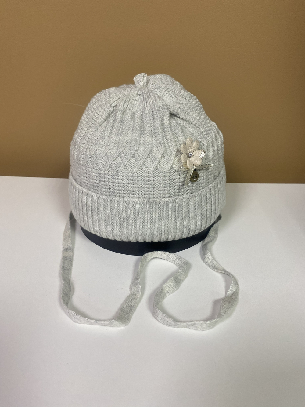 Шапка "Milli" на девочку вязаная на х/б подкладке на завязках, размер 42-44, цвета в ассорт.