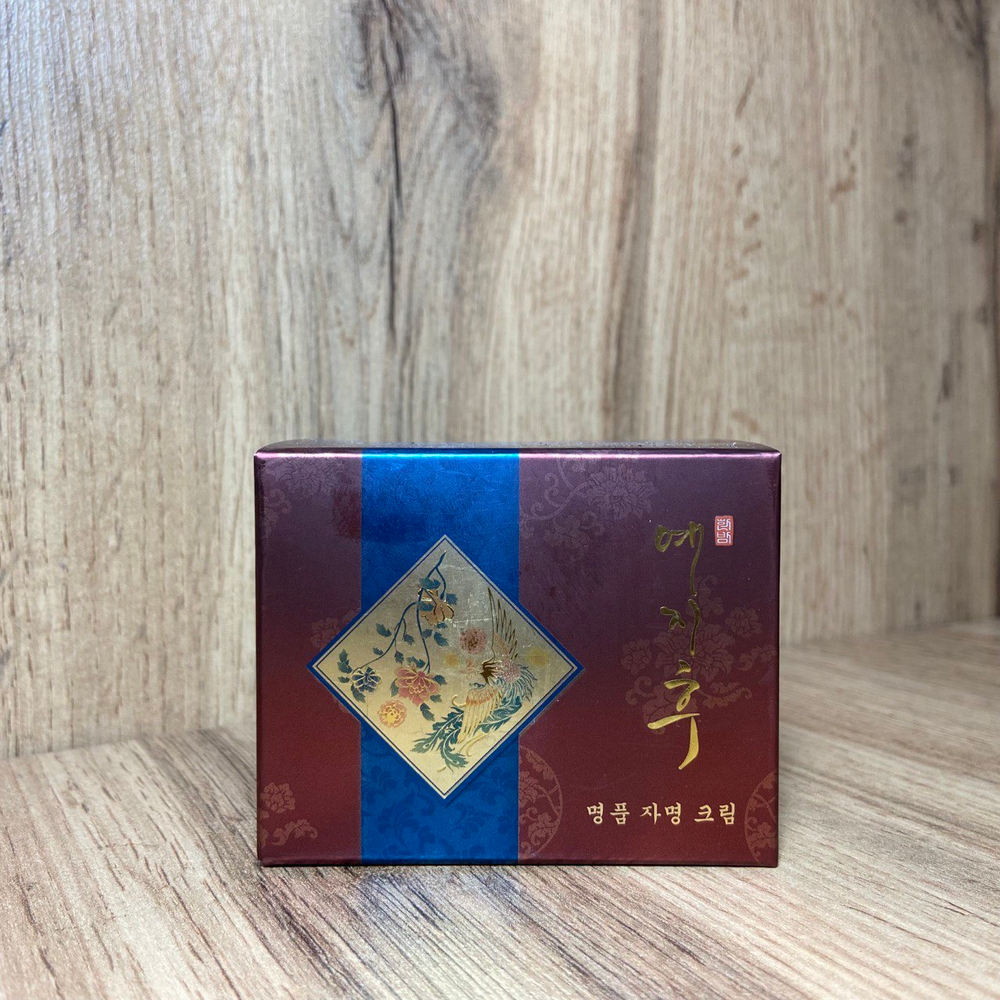 Крем для лица Bergamo Luxury Yezihu Cream с экстрактом красного женьшеня 50 г