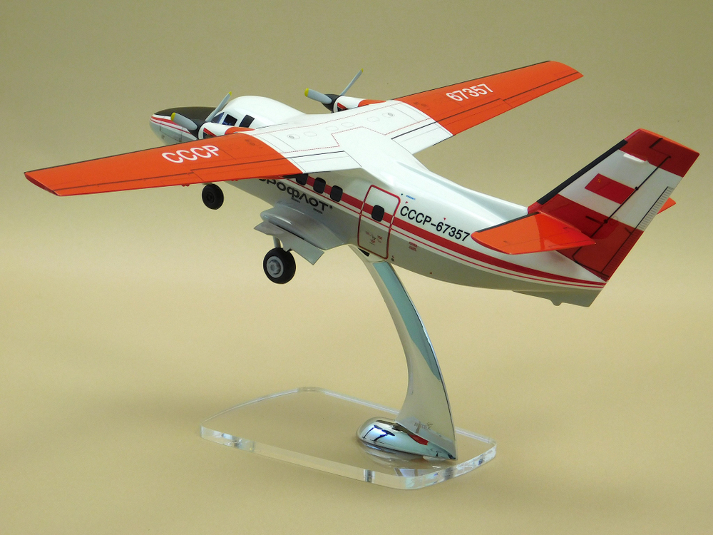 Модель самолета Л-410УВП (М1:48, Аэрофлот СССР-67357) с шасси