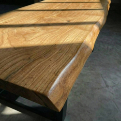 Стол из цельного горного тополя