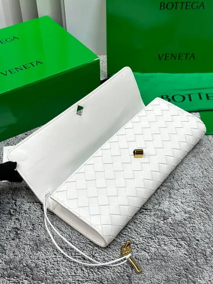 Клатч Bottega Veneta Andiamo белый