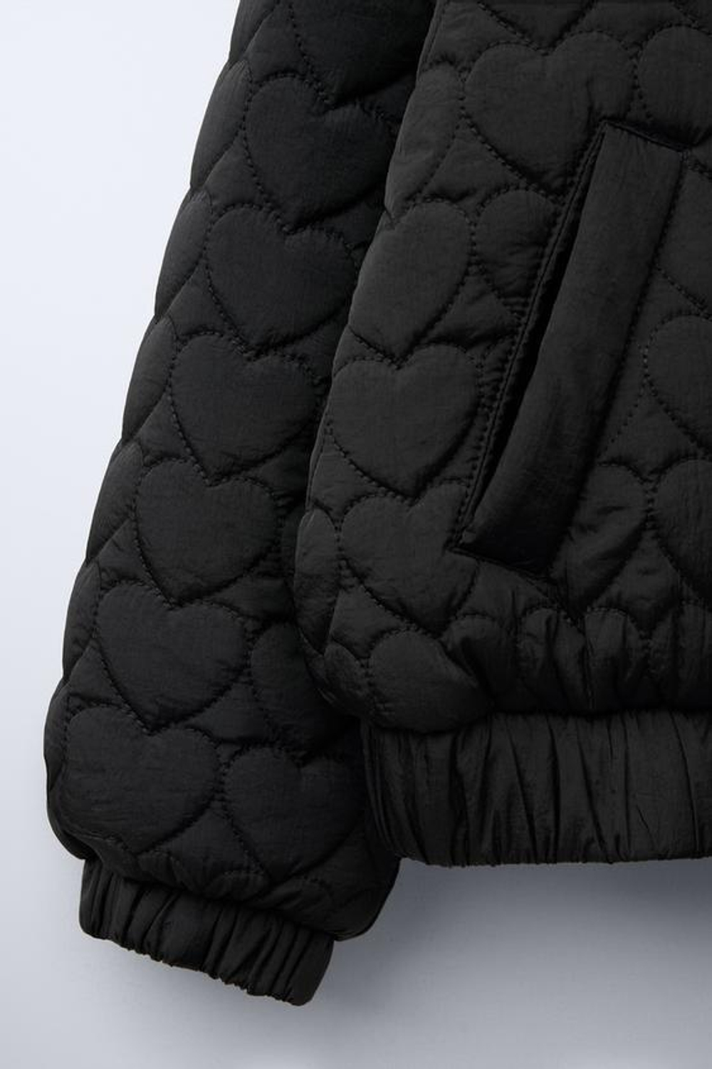 ZARA БОМБЕР СО СТЕГАНЫМ УЗОРОМ «СЕРДЕЧКИ», ЧЕРНЫЙ