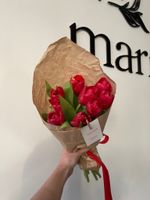 Кулек из тюльпанов красного цвета