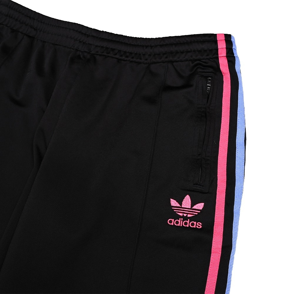 Женские свободные спортивки Adidas Originals черного цвета с разноцветными полосками, М