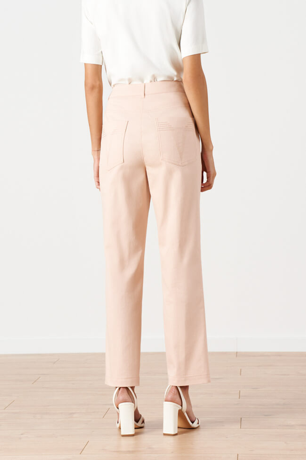 31150 Джинсы женские (пудровый)