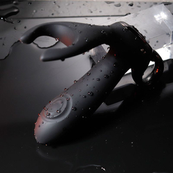 Черный вибромассажер простаты с эффектом маятника и пультом ДУ