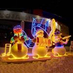 Уличная фигура "Снеговик с гармошкой"