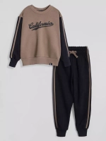 Спортивный костюм для мальчика в школу