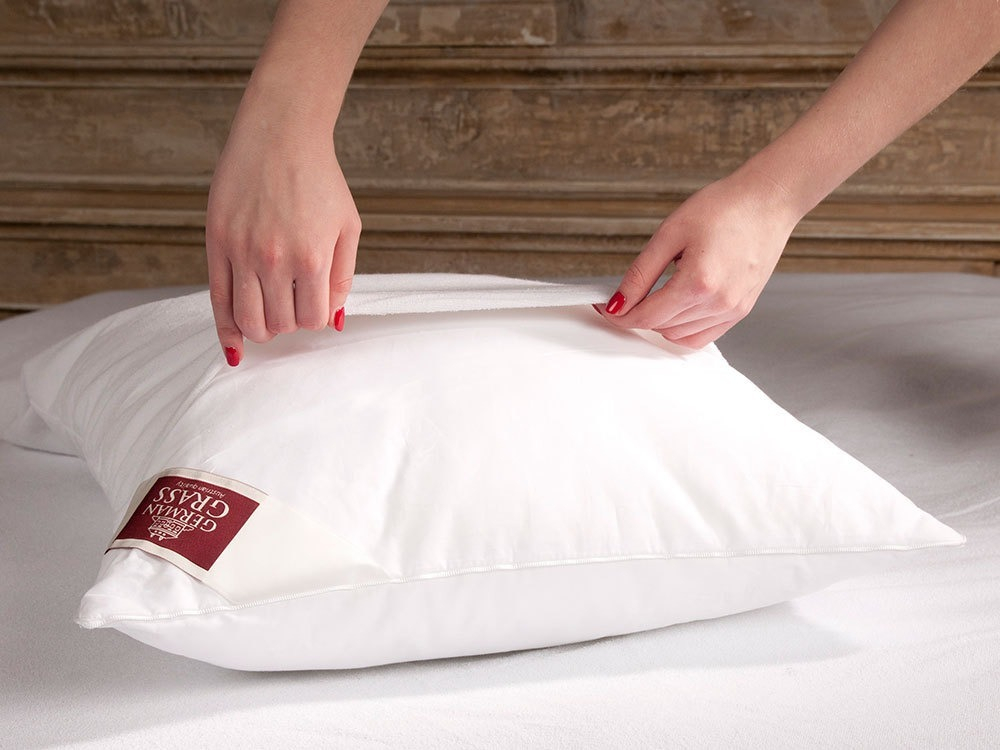 Набор подушки 50x68 Silver Down и защитной наволочки 50х70 Stop от German Grass