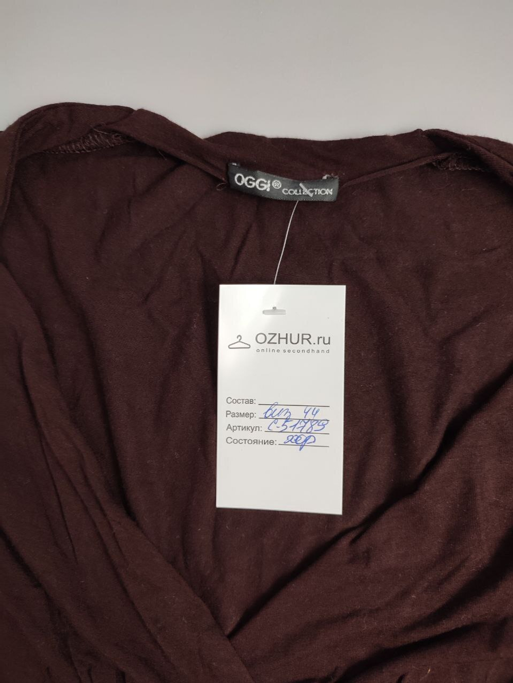 Футболка Oggi с вырезом 44 размер