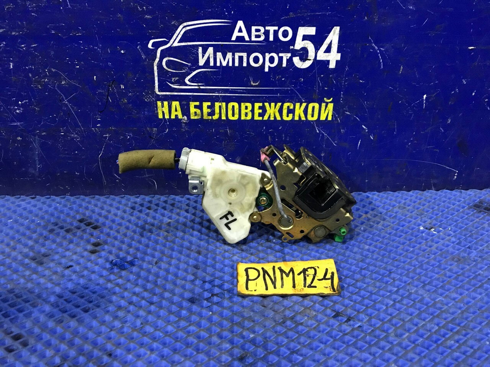 Замок двери передней левой NISSAN LIBERTY 1998