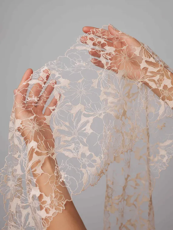 05-98 Вышивка на неэл. сетке 23 см, телесный