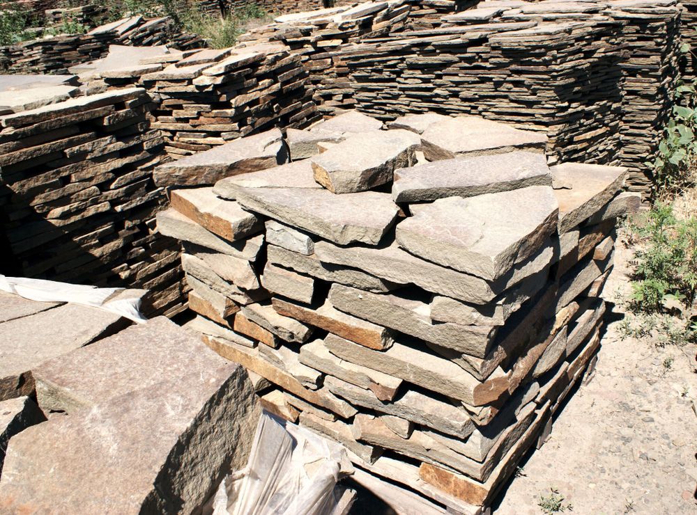 Gray-green flagstone with a thickness of 50 mm on a pallet