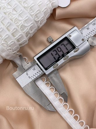 Резинка с неэластичными петлями белая 14 мм