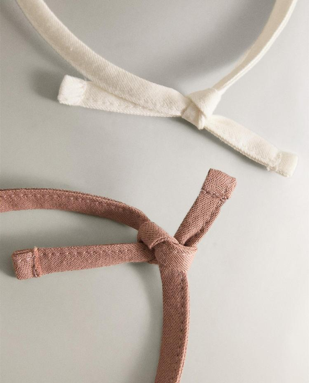 ZARA HOME ДЕТСКИЙ НАГРУДНИК С ЦВЕТОЧНЫМ ПРИНТОМ (2 ШТ.), ЭКРЮ