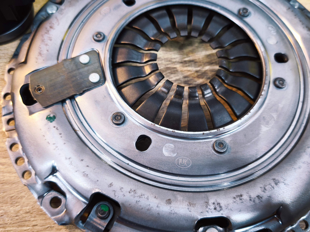 Комплект сцепления с выжимным  LUK VAG GEN2 1.8 -2.0 TDI TSI