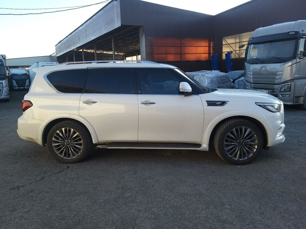 Infiniti QX80 LUXE SENSORY ProACTIVE 8 Seater ( 405 hp)