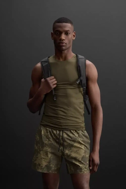 ZARA КОМПРЕССИОННАЯ МАЙКА, ТЕМНЫЙ ХАКИ