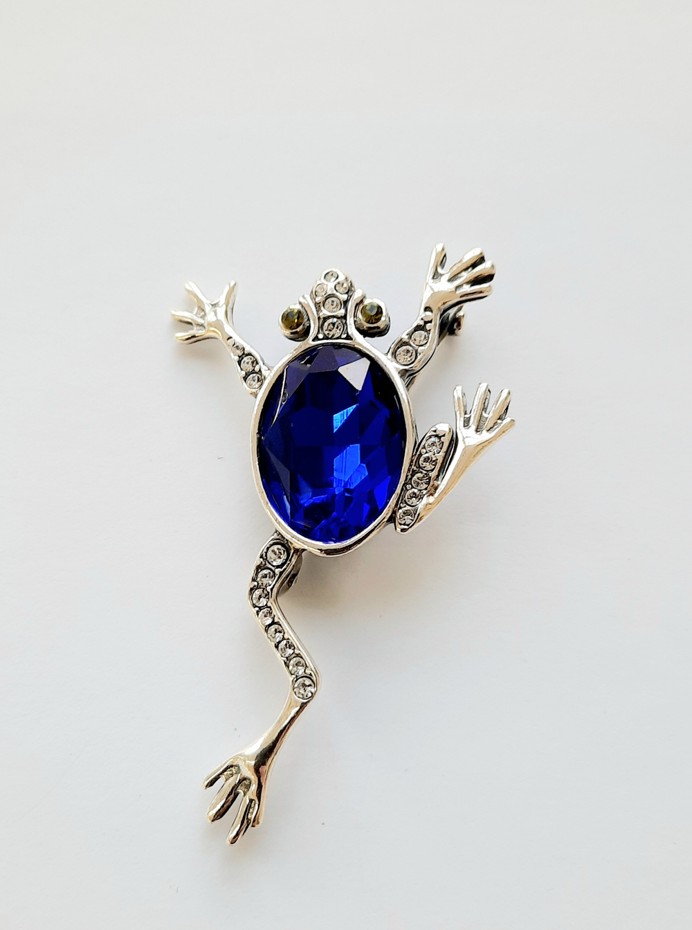 "Тритурия" брошь в серебряном покрытии из коллекции "Царевна-Лягушка" от Jenavi с замком булавка