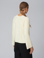 Женский молочный джемпер с прорезями