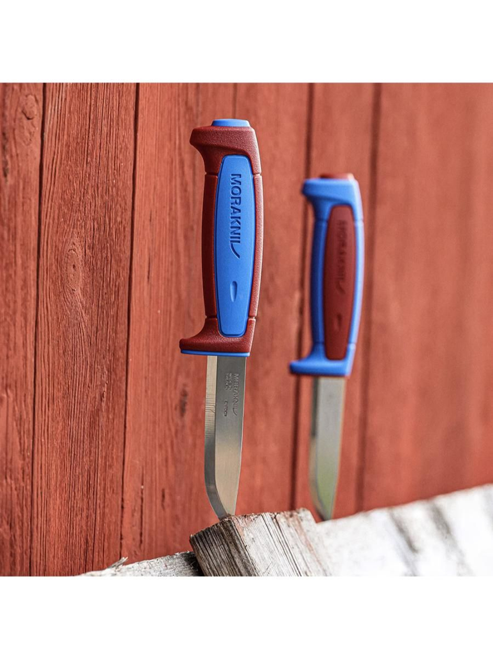 Нож Morakniv Basic 546 лимитированный 2025 нержавеющая сталь, пласт. ручка (синяя) красная вставка