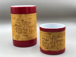 Набор из двух кружек, малая и большая, фарфоровые c берестой. Коллекция Onfim (Онфим) или Gramoty (Грамоты). 2 кружки без ручки, одной коллекции.