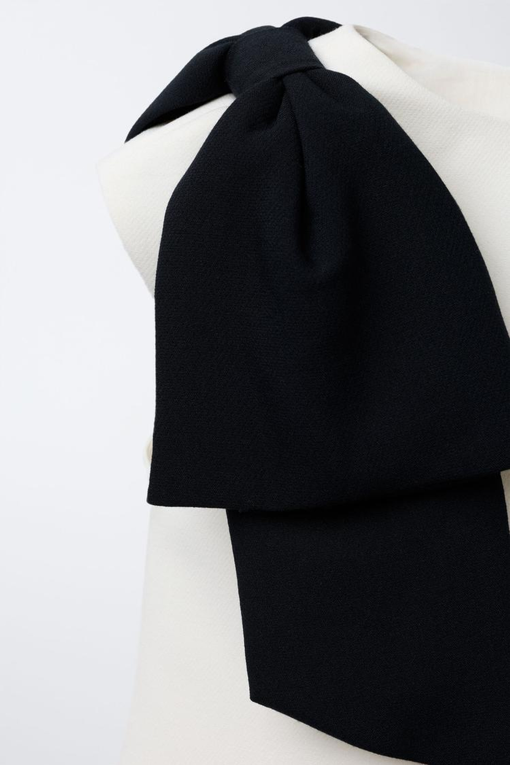 ZARA ТОП С КОНТРАСТНЫМ БАНТОМ, ЭКРЮ/ЧЕРНЫЙ