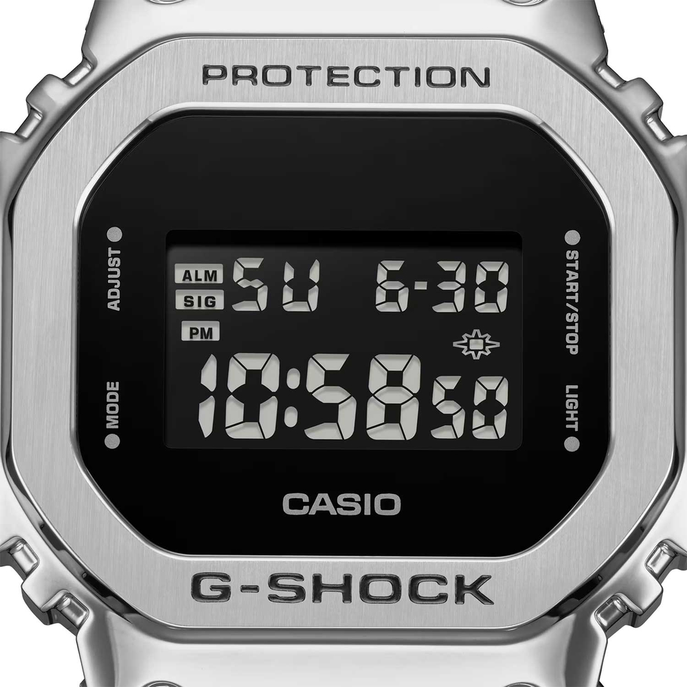 Часы Casio GM-5600U-1