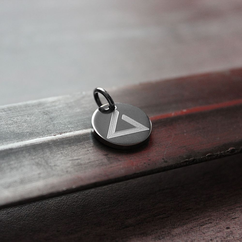 Подвеска Ведьмачьй знак Игни с гравировкой на заказ