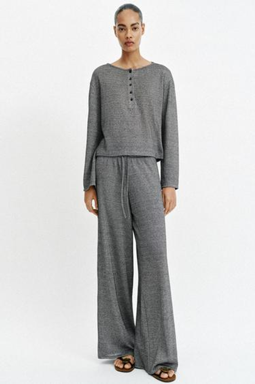 ZARA ФУТБОЛКА В СТИЛЕ РУСТИК С КРУГЛЫМ ВЫРЕЗОМ, СЕРЫЙ МЕЛАНЖ