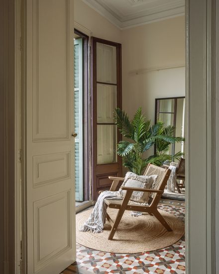 Кресло Geralda из дерева акации с темной отделкой La Forma Испания 