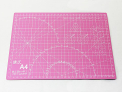 Коврик для резки, мат непрорезаемый, цвет розовый размер A4 30*22 см, толщина 3 мм (1уп = 3 шт)