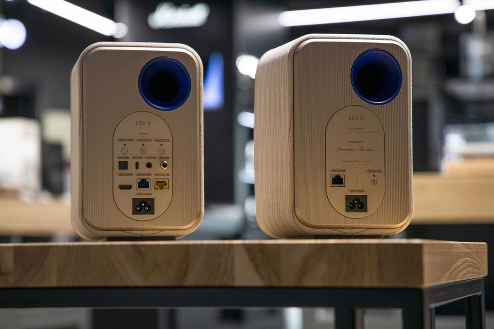 Полочная акустика KEF LSX II