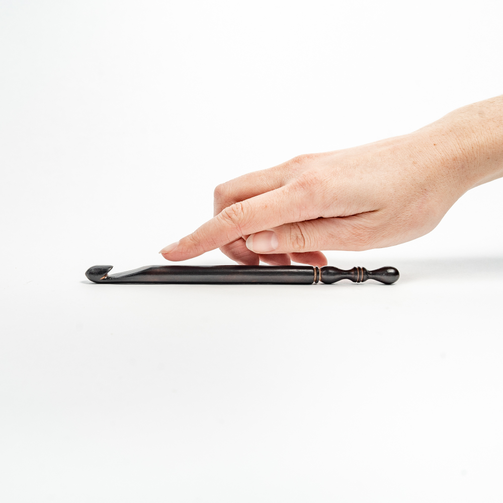 Деревянный крючок для вязания из древесины кедра 10 мм. K285