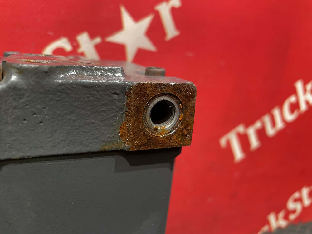 Насос подъема кабины